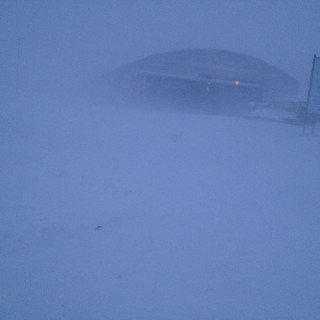 Skautahöllinni lokað síðdegis í dag