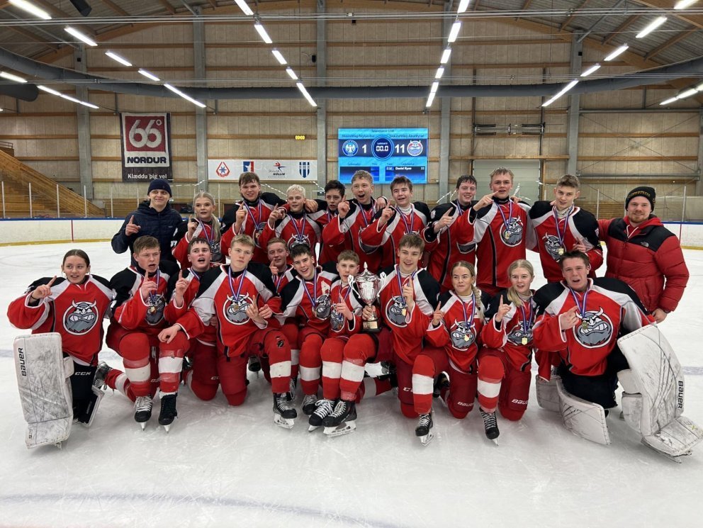 Lið Skautafélags Akureyrar Íslandsmeistarar U18 liða 2024