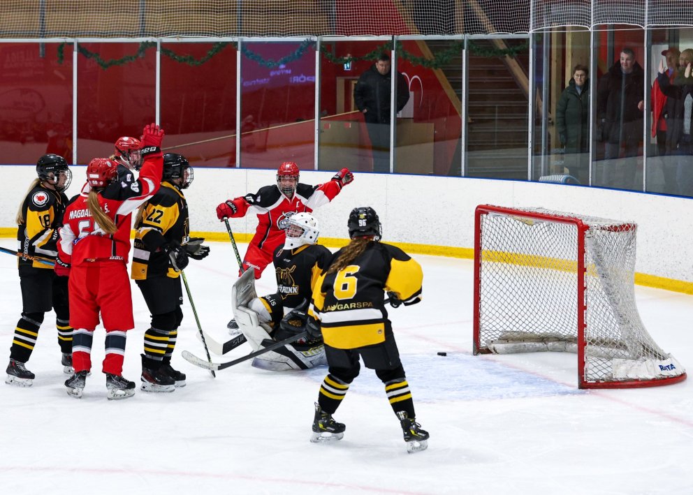 Kvennaliðið hefur leik í Toppdeildinni á morgun