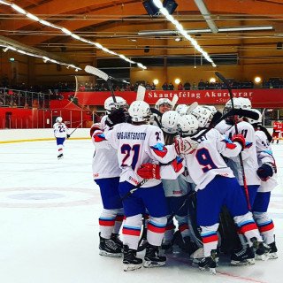 Fagnað í lok leiks í gær