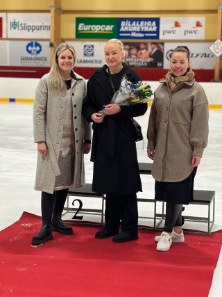 ALDÍS KARA BERGSDÓTTIR HLÝTUR SILFURMERKI ÍSS