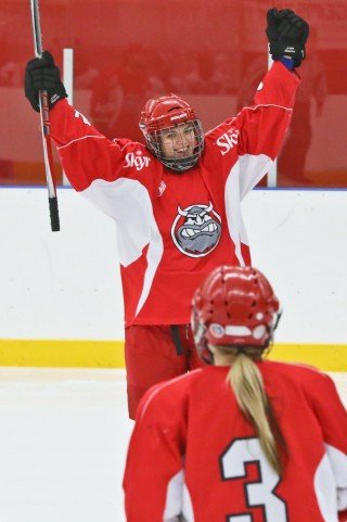 Guðrún fagnar einu af sínum þremur (mynd: Ási)