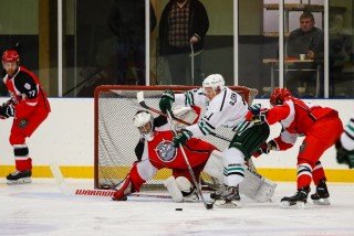 Úr leiknum í gærkvöld. (mynd: Elvar Pálsson)