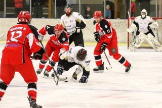 Úr leiknum í gærkvöld (mynd: Elvar Pálsson)