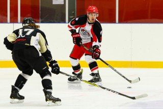 Jussi Sipponen með pökkinn (mynd: Elvar Pálsson)