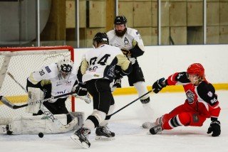 Úr leiknum í gærkvöld (mynd: Elvar Pálsson)