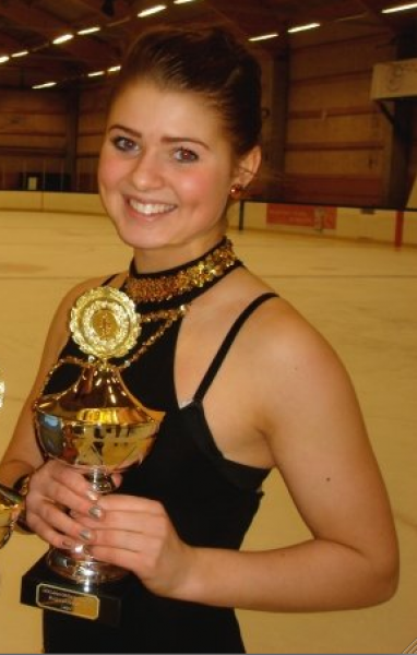 Helga Jóhannsdóttir, nýkjörin skautakona ársins 2009 hjá LSA keppir á RIG