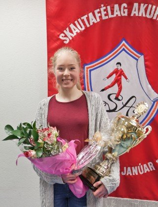 Emilía heiðruð (mynd: Ási Ljósmyndari)