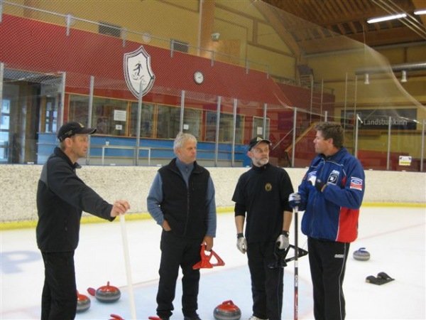 Niels ræðir við Riddara