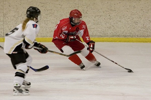 Jónína Guðbjartsdóttir í baráttunni - Ási ljósmyndari fangaði augnablikið