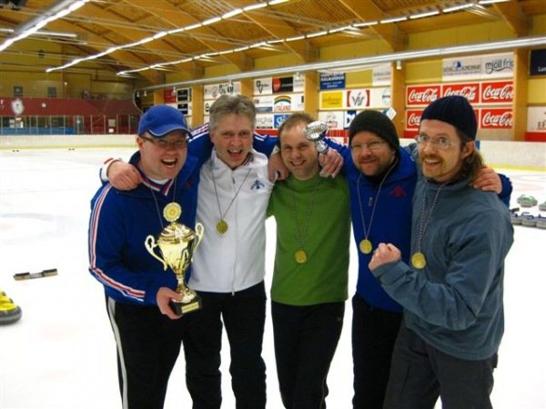 Deildarmeistarar á Íslandsmótinu í krullu 2010, Mammútar. Frá vinstri: Jón Ingi Sigurðsson, Haraldur…