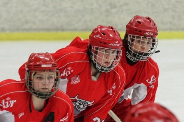 Linda, Þorbjörg og Guðrún Arngríms í viðbragðsstöðu.  Myndina tók Sigurgeir Haraldsson