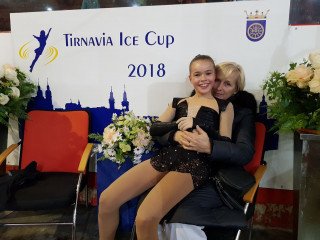 Ísold ásamt Ivetu þjálfara sínum á góðri stundu