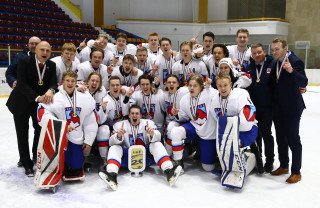 U20 landsliðið íshokkí unnu gullið á HM í Búlgaríu