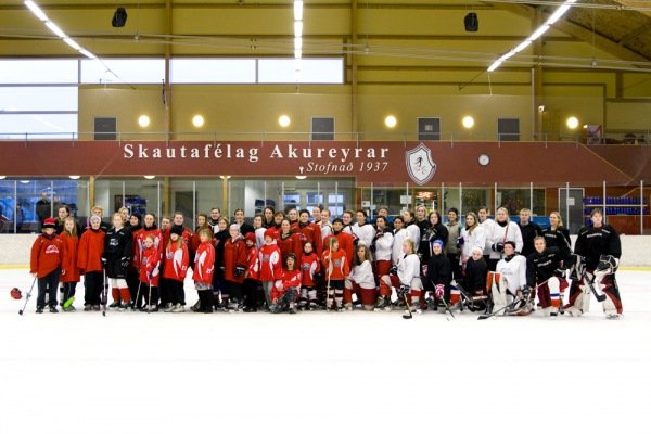 Stór kvennahópur að loknu móti. Ljósmynd Jódís Eva