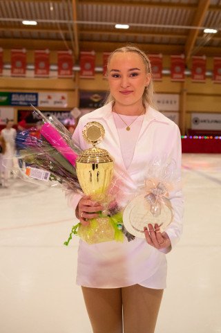 Aldís Kara skautakona listskautadeildar 2022