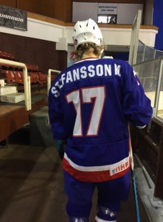 Fyrsti leikur U-20 landsliðs Íslands á HM í íshokkí hefst kl 11