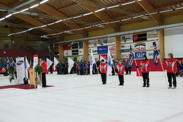 Margt var um manninn.  Ljósm. Sigurgeir Haraldsson