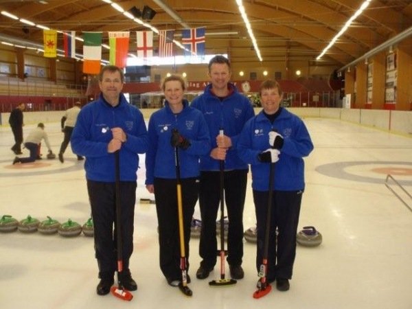 Sigurvegarar Ice Cup 2010: Phil Jones, Linsey Alison, Calum Macnee, Val Saville - The Whisky Macs