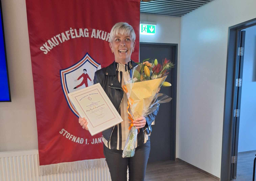 Ólöf Björk Sigurðardóttir gerð að heiðursfélaga Skautafélags Akureyrar