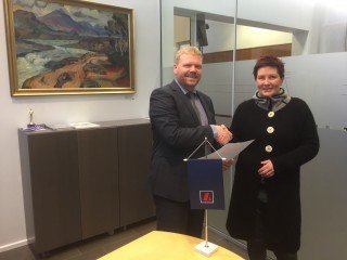 SA og Landsbankinn skrifa undir nýjan samstarfssamning