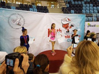 Ísold Fönn Vilhjálmsdóttir á palli.