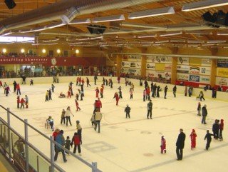 Styttist í opnun Skautahallarinnar