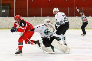 Úr leiknum í gærkvöld (mynd: Elvar Pálsson)