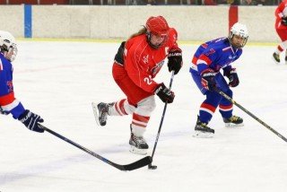 Silvía með pökkinn (mynd: Elvar Pálsson)