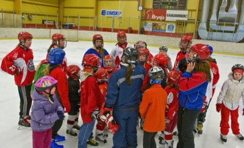 Stelpuhokkídagurinn, góð mæting og mikil gleði