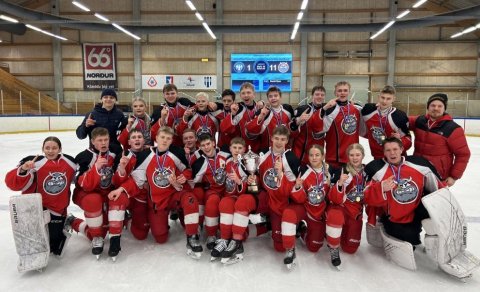 Lið Skautafélags Akureyrar Íslandsmeistarar U18 liða 2024