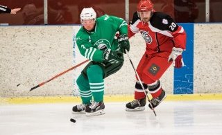 Úr leiknum í gærkvöld (mynd: Elvar Pálsson)