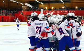 Fagnað í lok leiks í gær