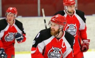 Andri fagnar marki (mynd: Elvar Pálsson)