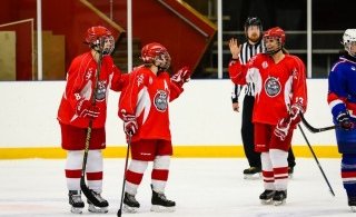 Ásynjur fagna marki (mynd: Elvar Pálsson)