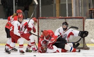 Ásynjur sigruðu Ynjur í spennandi leik