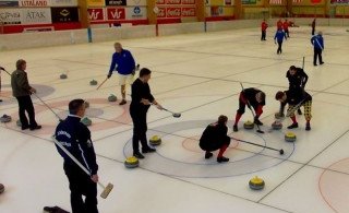 Ice Cup: Úrslit föstudags, staða og leikir laugardags