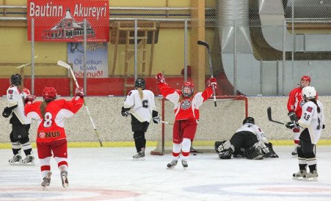 Bergþóra fagnar marki sínu:  Myndina tók afi hennar, Ásgrímur Ágústsson.