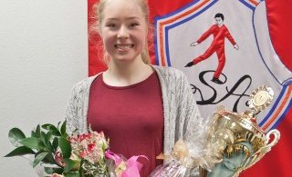 Emilía heiðruð (mynd: Ási Ljósmyndari)