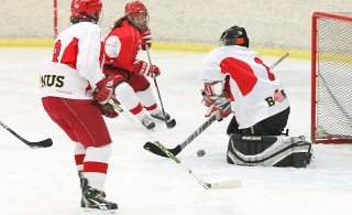 Smiley sækir brosandi að marki: Ljósm. Ásgrímur