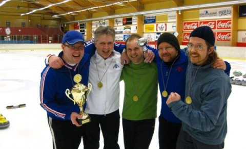 Deildarmeistarar á Íslandsmótinu í krullu 2010, Mammútar. Frá vinstri: Jón Ingi Sigurðsson, Haraldur…