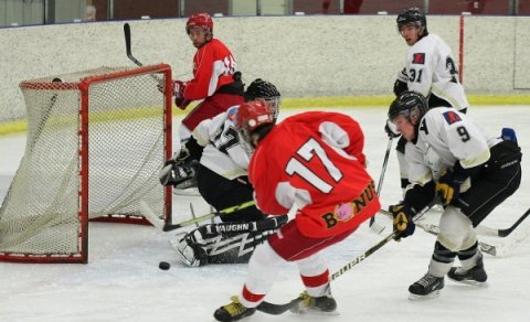 Sigurður Reynisson skorar sitt fyrsta mark.  Ljósmynd Sigurgeir Haraldsson