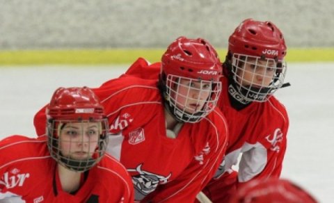 Linda, Þorbjörg og Guðrún Arngríms í viðbragðsstöðu.  Myndina tók Sigurgeir Haraldsson