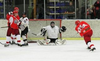 Úr leik liðanna fyrr í vetur. Mynd: Sigurgeir Har.