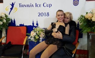 Ísold ásamt Ivetu þjálfara sínum á góðri stundu