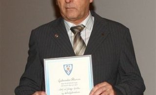 Minningarorð um Guðmund Pétursson.