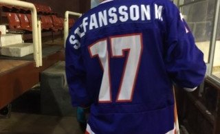 Fyrsti leikur U-20 landsliðs Íslands á HM í íshokkí hefst kl 11