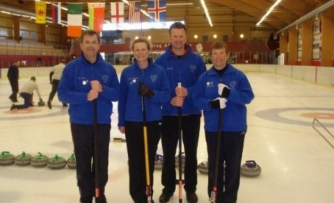 Sigurvegarar Ice Cup 2010: Phil Jones, Linsey Alison, Calum Macnee, Val Saville - The Whisky Macs