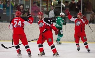 Víkingar fagna marki (mynd: Elvar Pálsson)