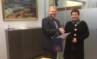 SA og Landsbankinn skrifa undir nýjan samstarfssamning